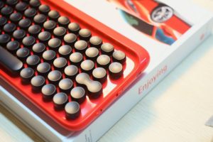 lofree-typewriter-inspired-keyboard