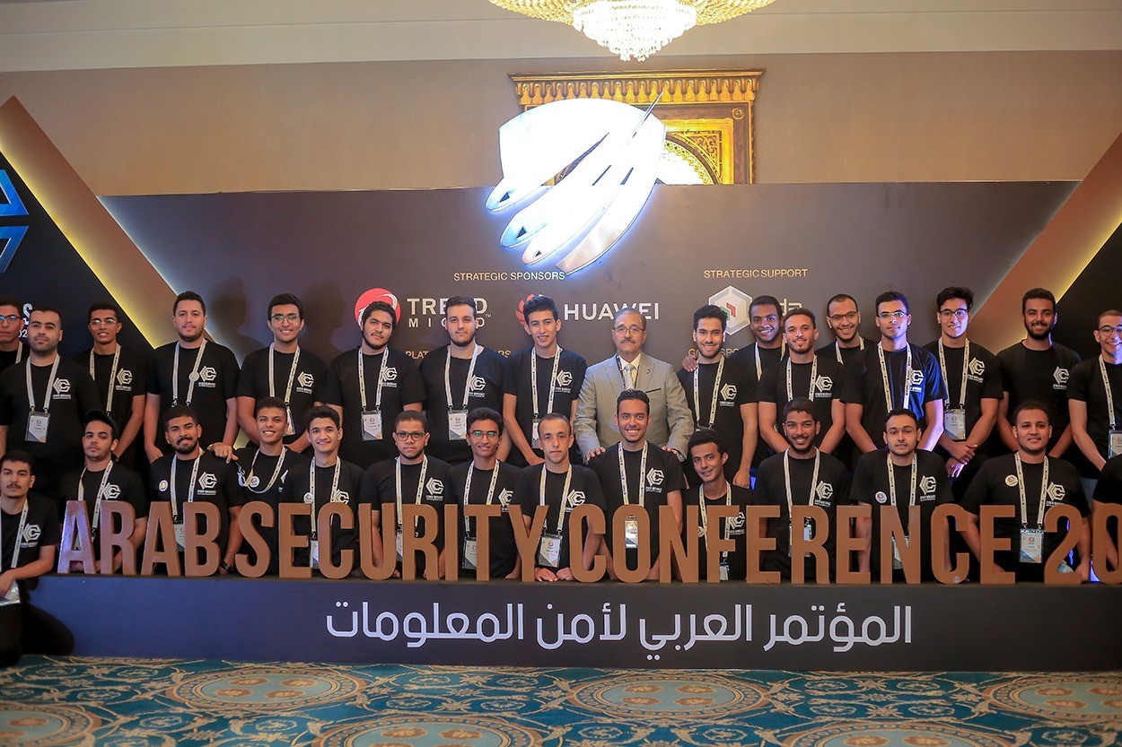 شباب المطوريين الذين شاركوا في الدورة الخامسة من  مؤتمر الأمن السيبراني في عصر التحول الرقمي 2021