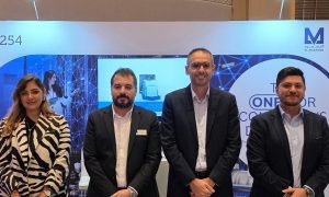 فريق المسعود للطاقة في جناح الشركة بمعرض DCD Connect MENA 2026 بدبي