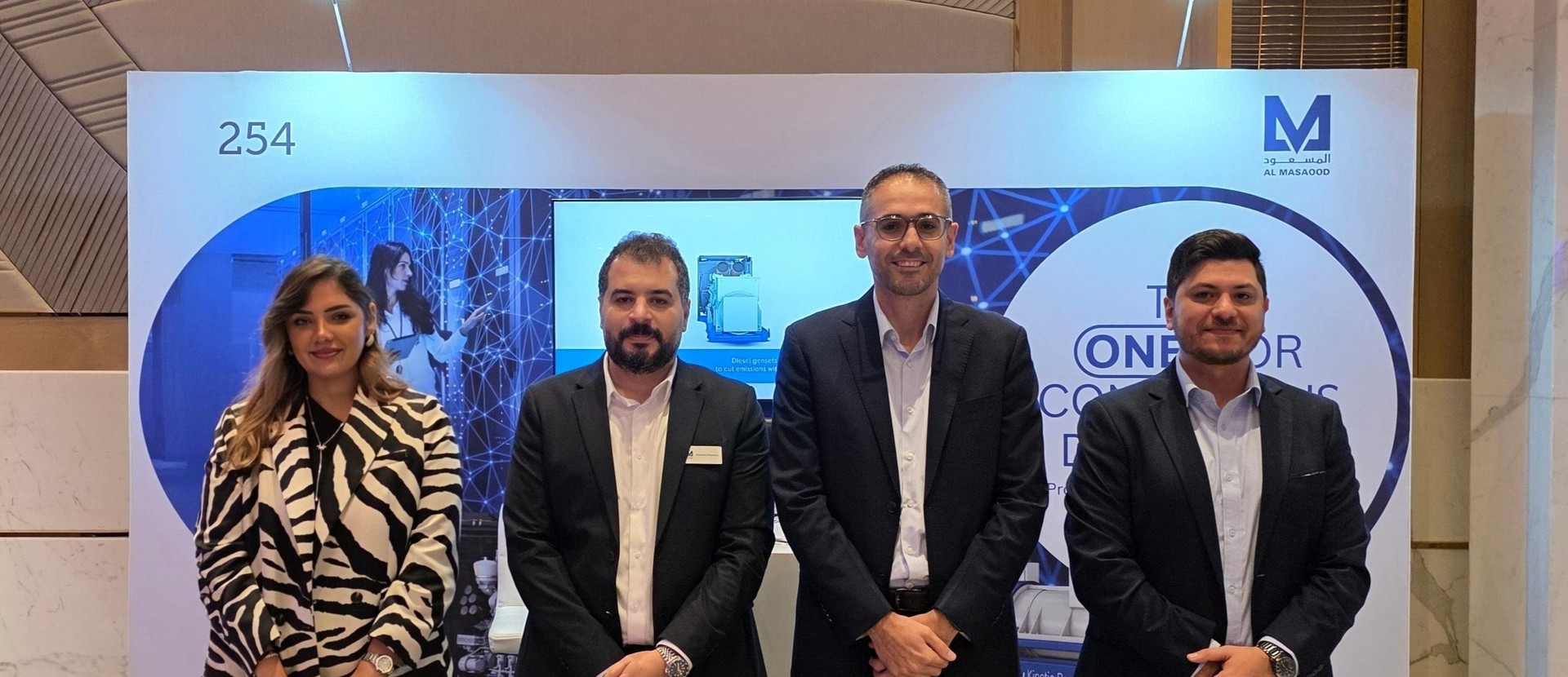 فريق المسعود للطاقة في جناح الشركة بمعرض DCD Connect MENA 2026 بدبي